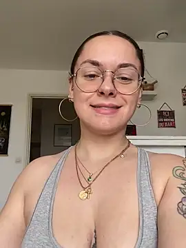 Luccreccia_ live sex cam