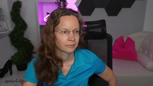 AnnikaRose live sex cam