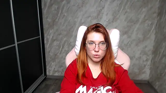 Reginasmilee live sex cam