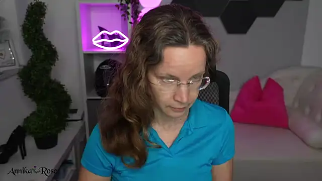 AnnikaRose live sex cam