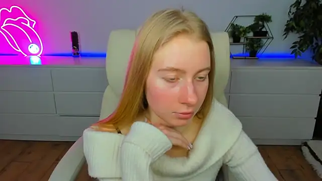 Alina_Blonde's cam snapshot