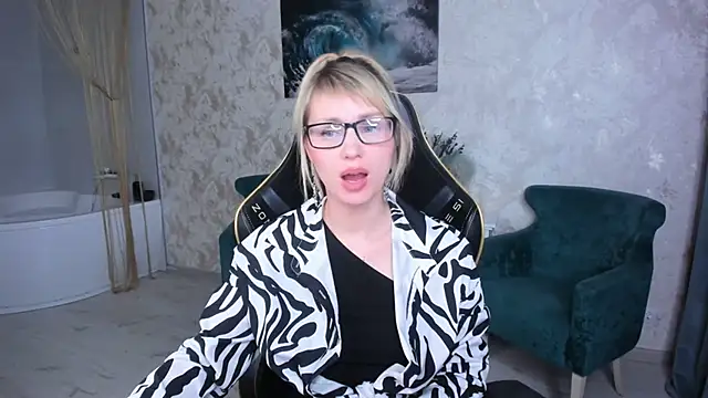 LindaSandy_1's cam snapshot