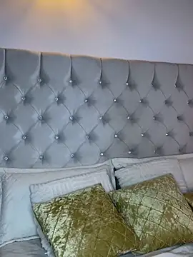 Eloisa_cleavage_ live sex cam