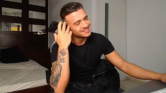 ElijahThorne's cam snapshot