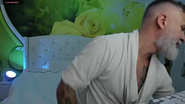 BlowMyXXL live sex cam