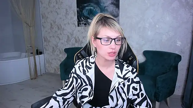 LindaSandy_1's cam snapshot