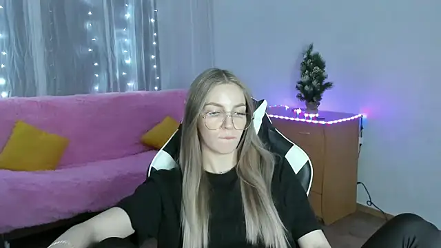 HitGyrl's cam snapshot