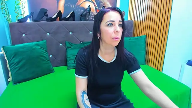 LauraSiin live sex cam