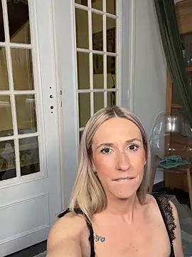 lola_tentatiion live sex cam