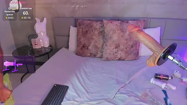 Lucianaaguzman's cam snapshot