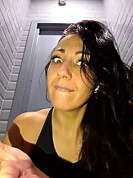 LeticiaWoods live sex cam