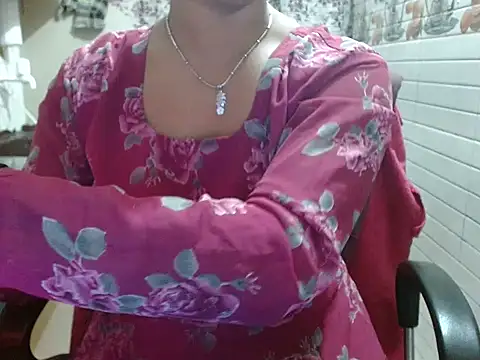 LovingPihu's cam snapshot