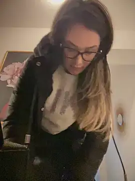 HotXMom_'s cam snapshot