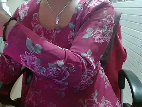 LovingPihu's cam snapshot