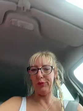 Lara_Croft-Milf_ live sex cam