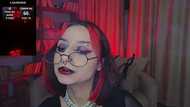 Mistress__Marcelline's cam snapshot