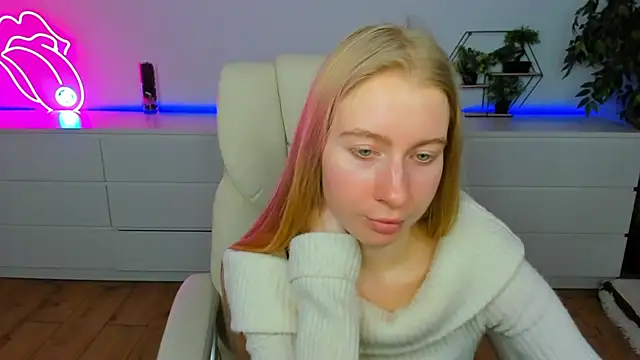 Alina_Blonde's cam snapshot