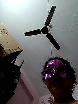 thanusi_2's cam snapshot