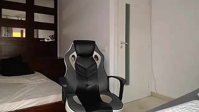 ElijahThorne's cam snapshot