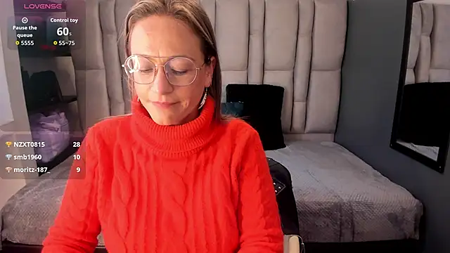 Charlot_milf's cam snapshot