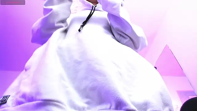 april_jones05's cam snapshot