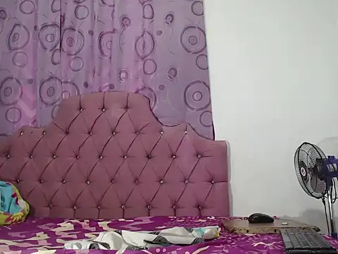 DannaTs1 live sex cam