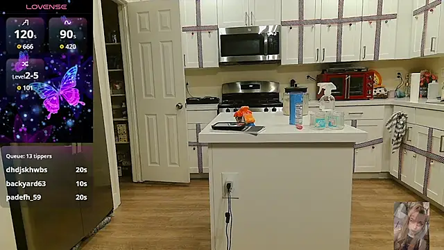 Blondiewithanass live sex cam