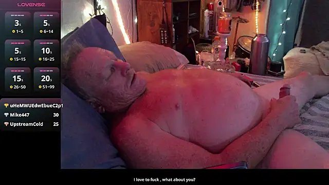 Pussyeat2please live sex cam