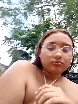 young_dairy01's cam snapshot