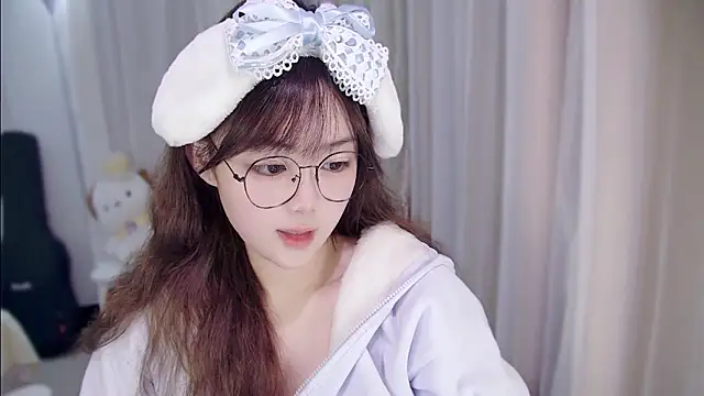 YUANYUAN-A live sex cam