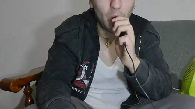 italianguy24's cam snapshot