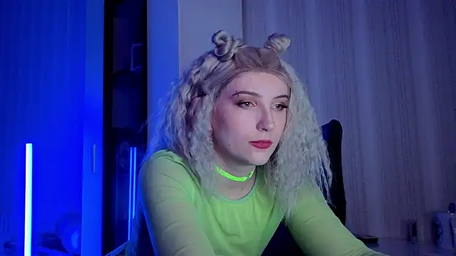 violet-siren-x's cam snapshot