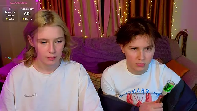 Girls_Fingers's cam snapshot