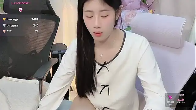 Yvonne-07 live sex cam