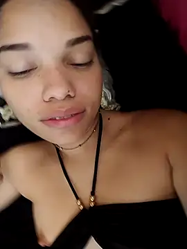 ChloeRaviss_'s cam snapshot