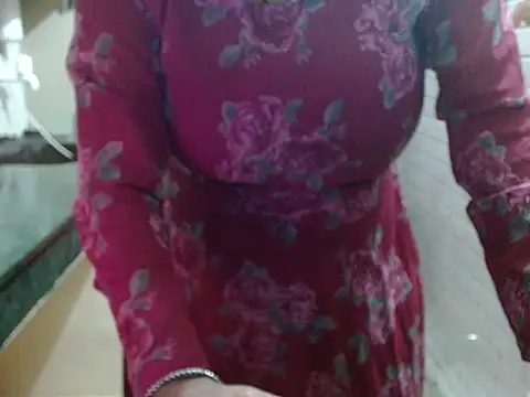 LovingPihu live sex cam