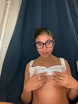 adorablepetite's cam snapshot