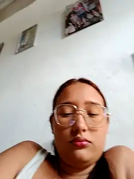 young_dairy01's cam snapshot