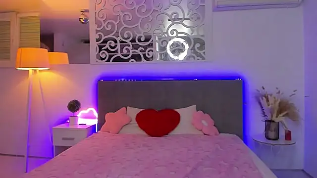 LuisaClover's cam snapshot