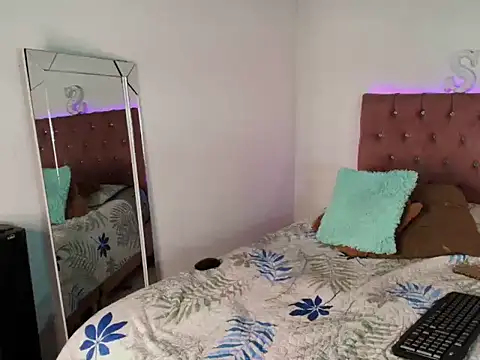 Tiffany_pussyhott's cam snapshot