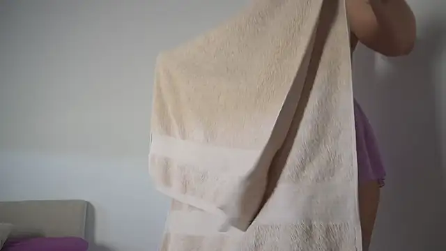 new_dee's cam snapshot