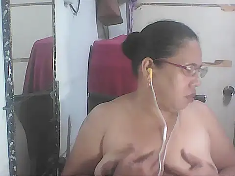 hotwet_mama4uxx's cam snapshot