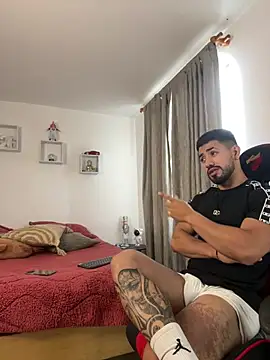 Ezzio_Scolaro live sex cam