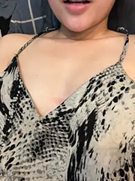 Emily-y live sex cam