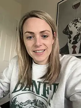 LouiseLovesFun's cam snapshot