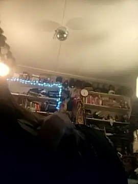 ShysluutGia live sex cam