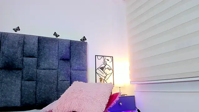 Emilie_Rouse's cam snapshot