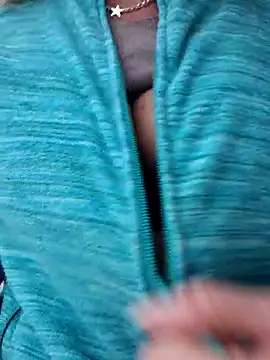 HotWifeLyn68 live sex cam