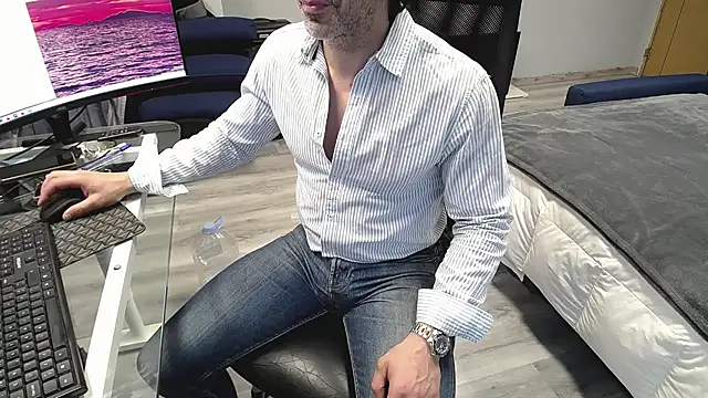 latinoo23bom's cam snapshot