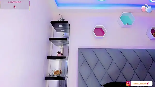 Amira_Ember live sex cam